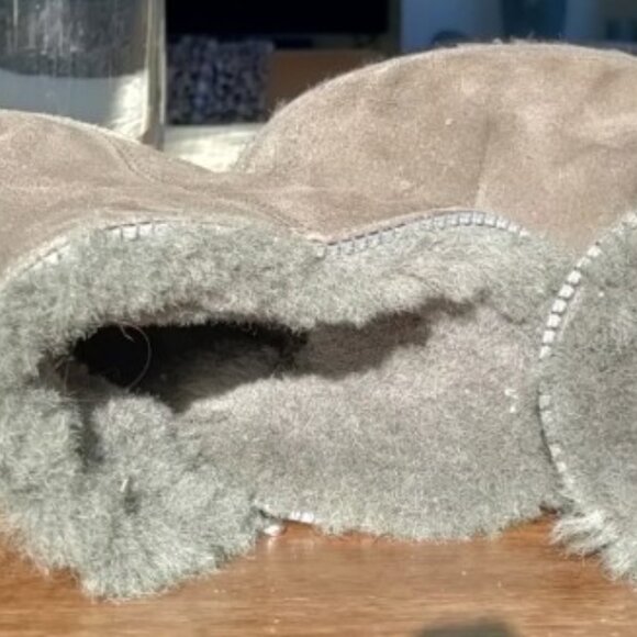 UGG boots, Woman's size 8 - Picture 4 of 7